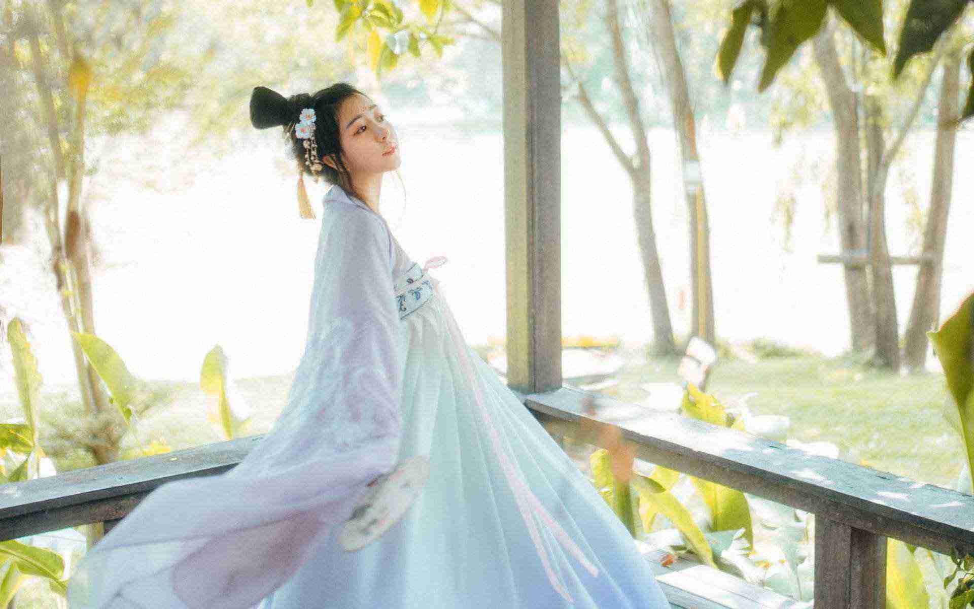 美女陰溝圖片，時尚新潮：美女與城市下水道的別樣風情